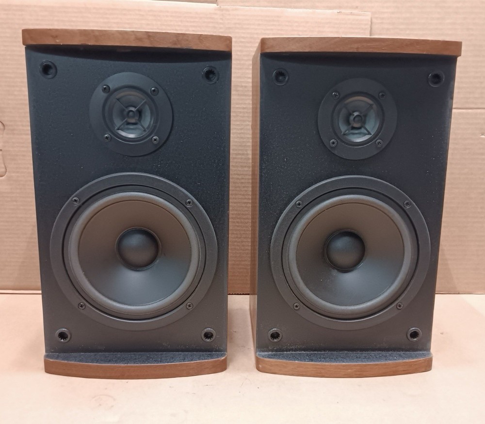 VIntage Realistic Nova 14 Bookshelf Speakers