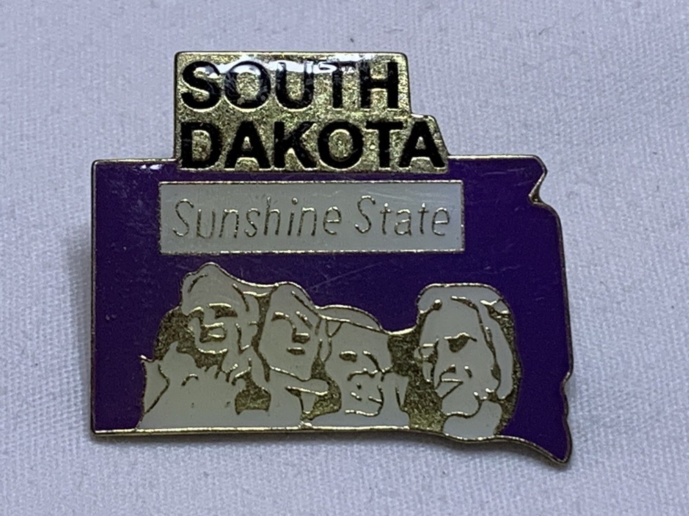 SOUTH DAKOTA STATE LAPEL PIN NEW