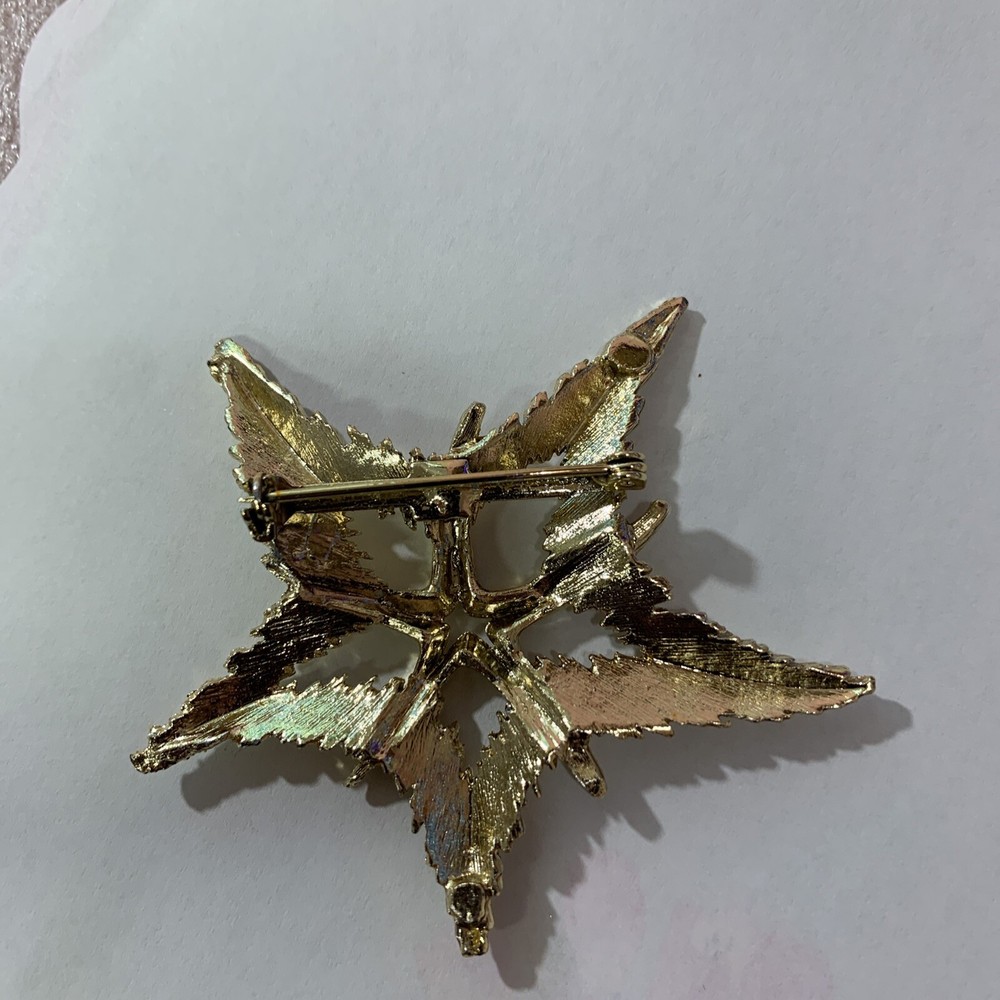 Gold Tone Leaf Design Pin Brooch