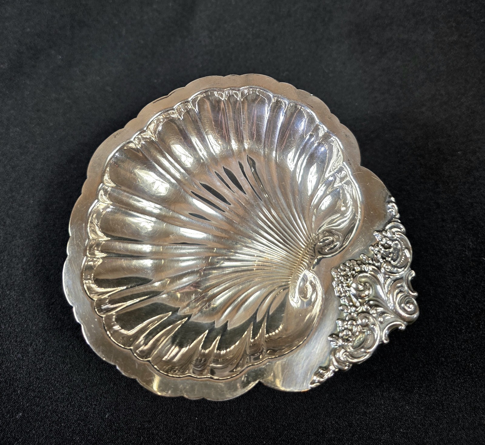 Vintage Baroque By Wallace Silver Plate Shell Relish Nut Dish Mid-Century