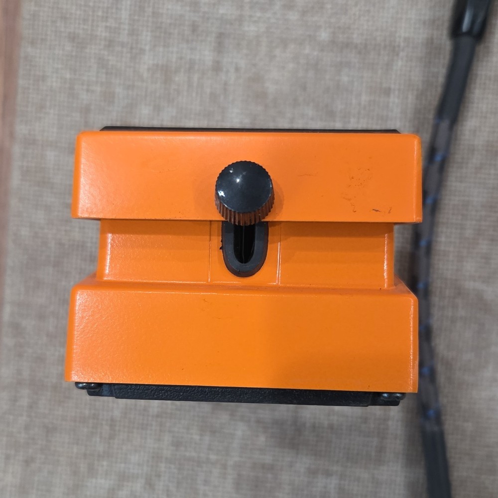 Boss DS-1 Distortion Pedal - Excellent Condition + Original PowerSupply + Cables