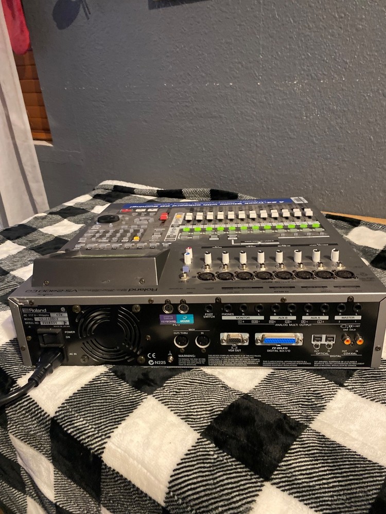 Roland VS-2400CD Digital Recorder 24-Track CD-RW(Damaged button)