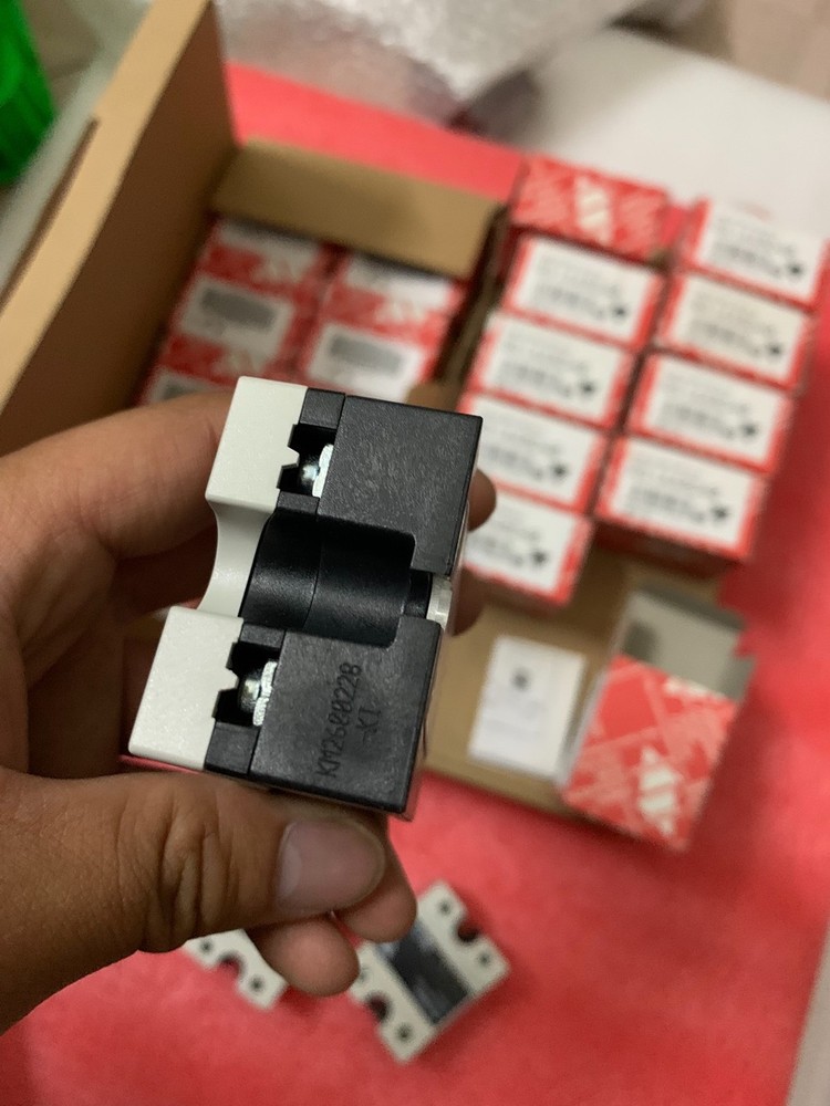 1PCS NEW RS1A48D40 Solid state relay