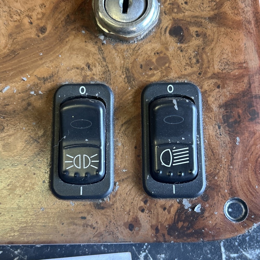 Peterbilt 387 Ignition key dash panel with key 17-05007M001