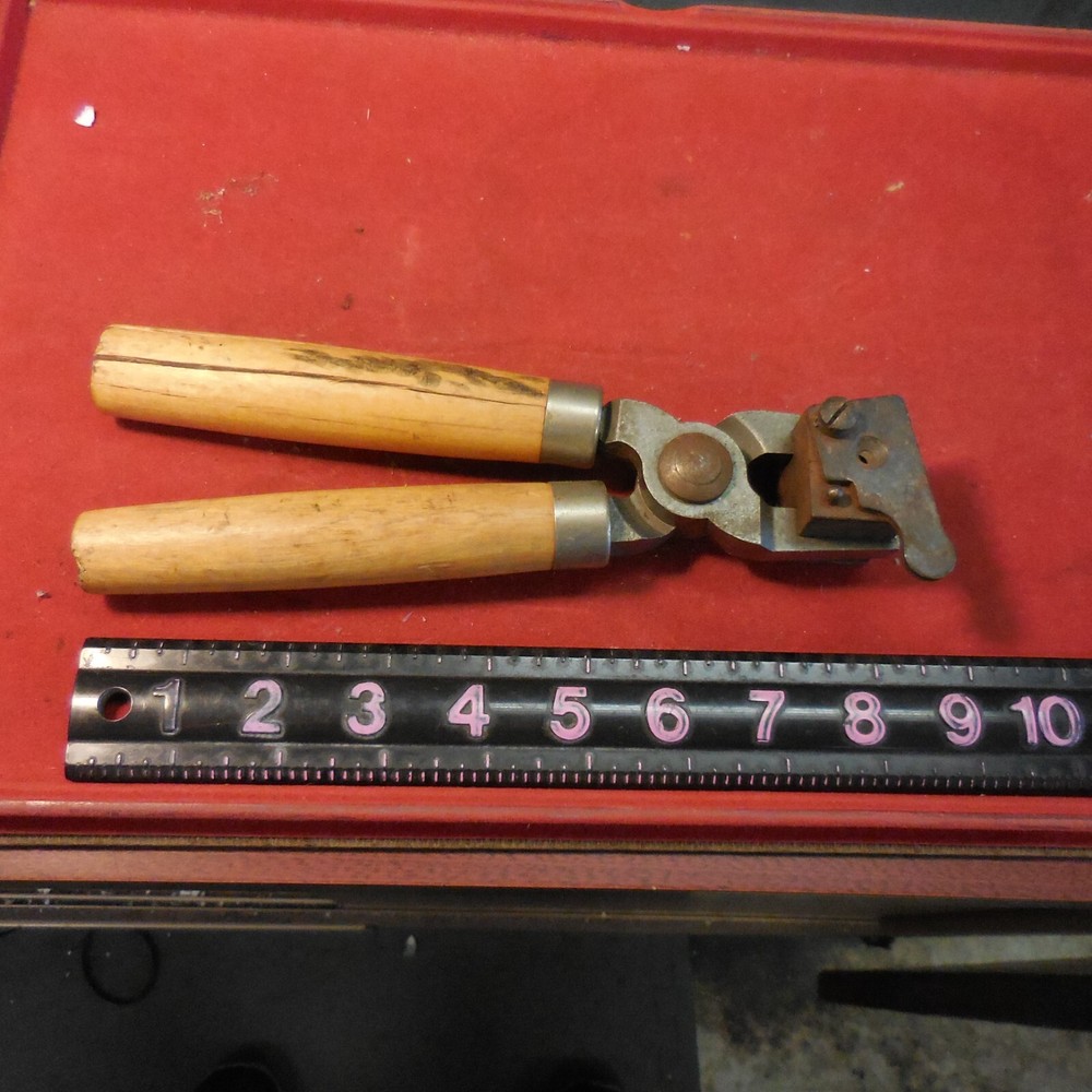 Lyman Bullet Mold  457 -2  CRACKED HANDLE