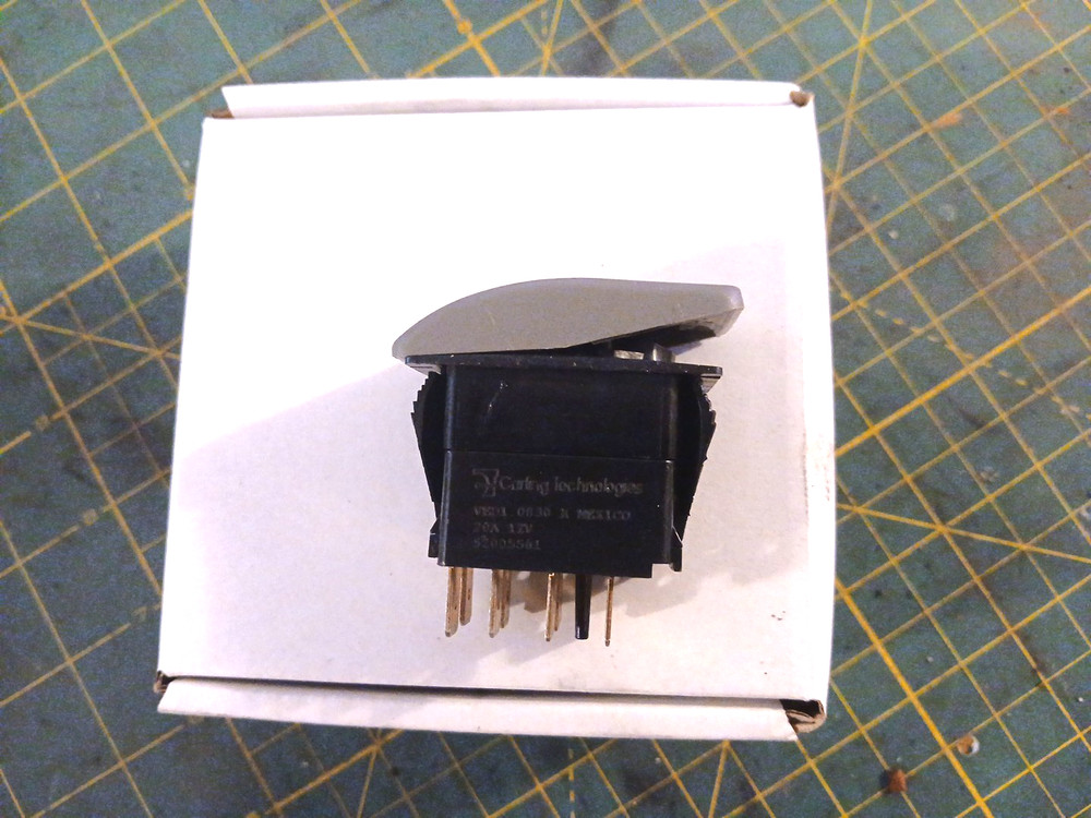 Carling / Thomas Bus  Left Heater Switch, # 5200581