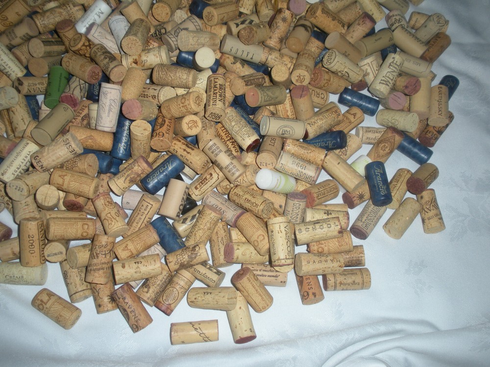 APPROX. 370 WINE CORKS