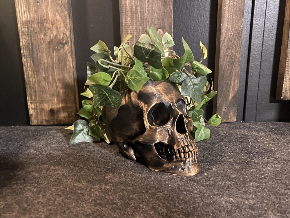 skull planter pot