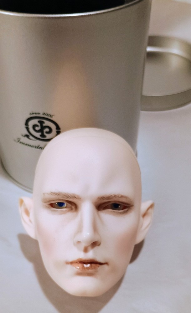 IOS Nebel doll head with Box pre-owned