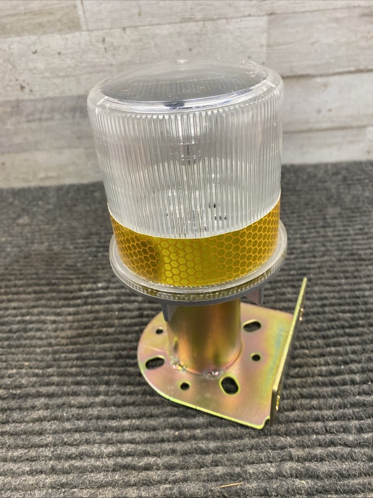 Tapco 3337-00002 Solar-Powered LED Strobe Light