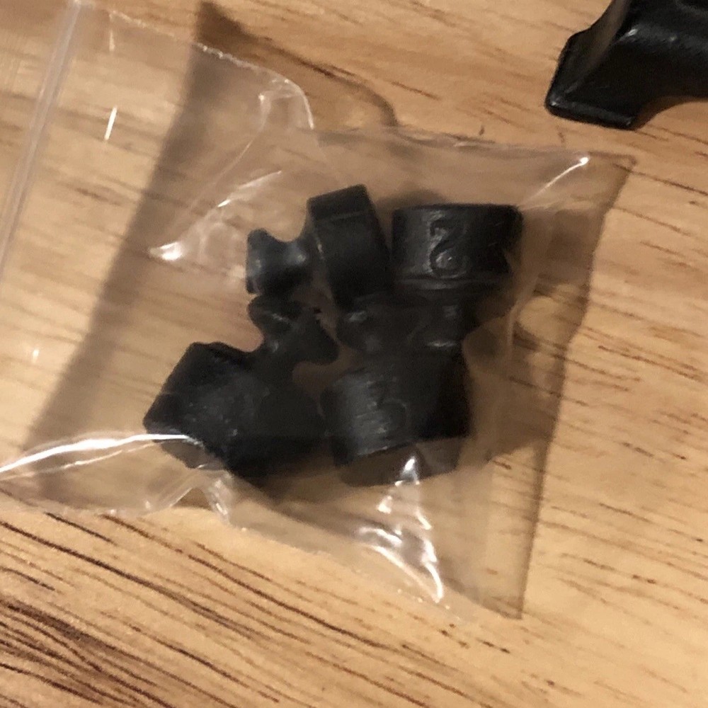 Vintage Miniature Cast Iron Scale With 4 Weights 5”