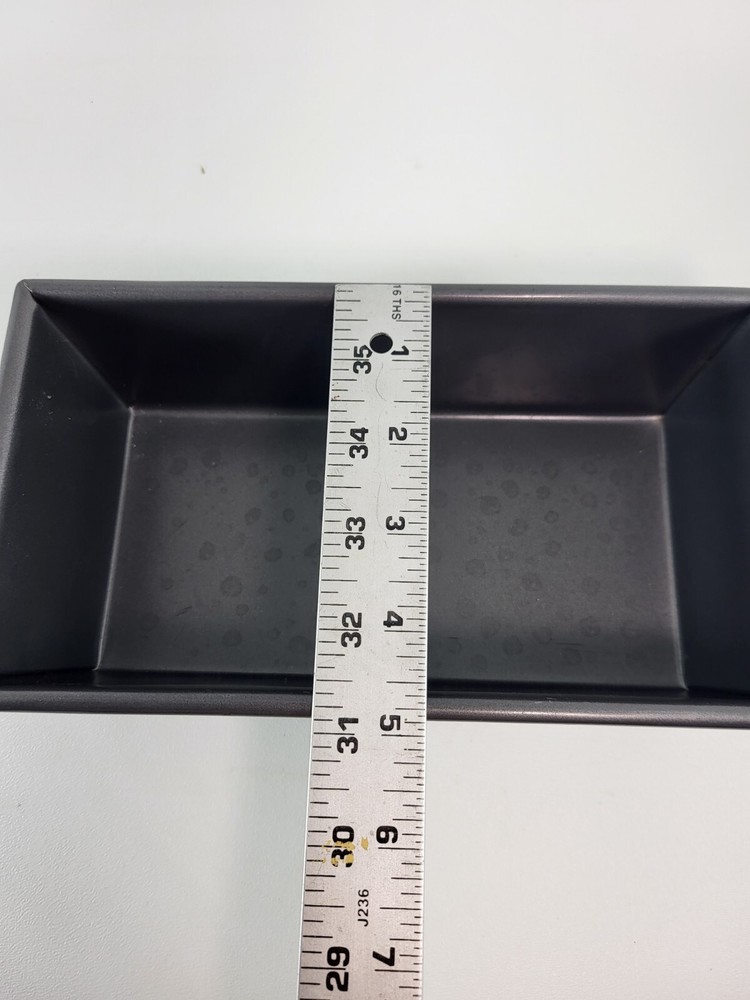 chicago metallic Loaf pan 9" X 5"