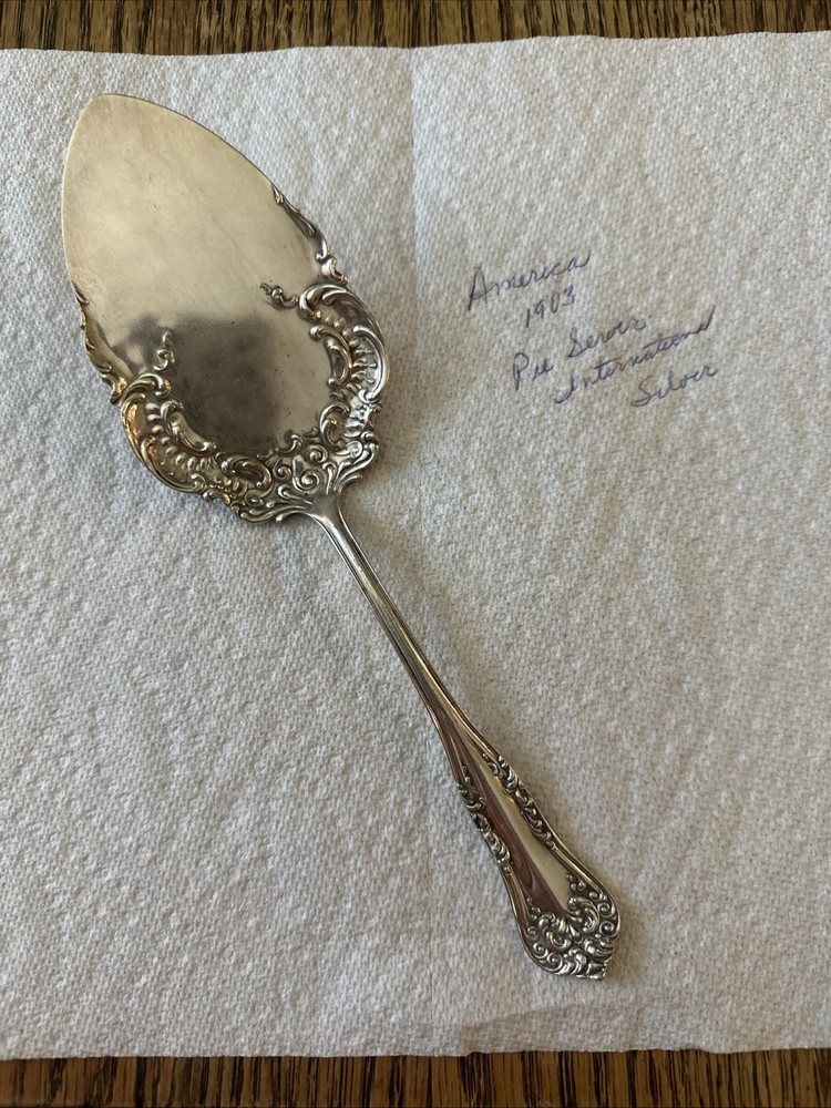 INTERNATIONAL SILVER  America Pattern  PIE SERVER 9 1/2” Long 3”Wide Silverplate
