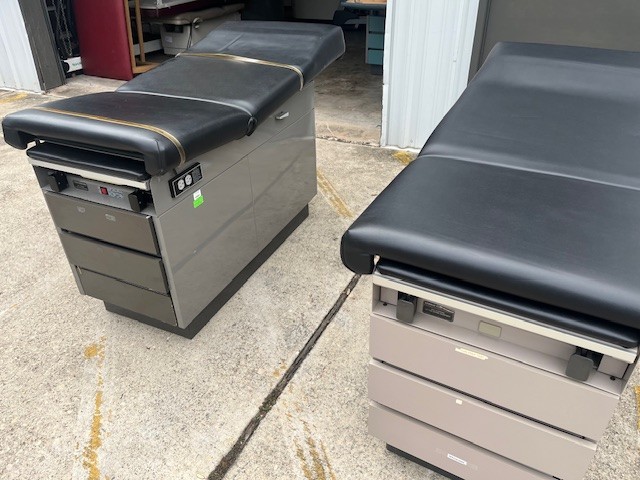 Midmark 104 Exam Table