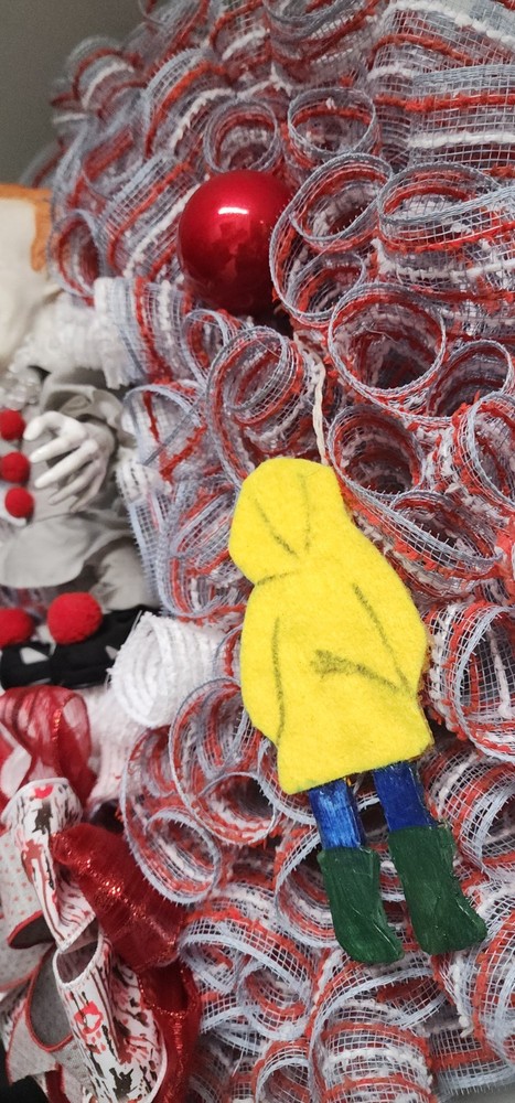 Animated "IT" - PENNYWISE Wreath 26"
