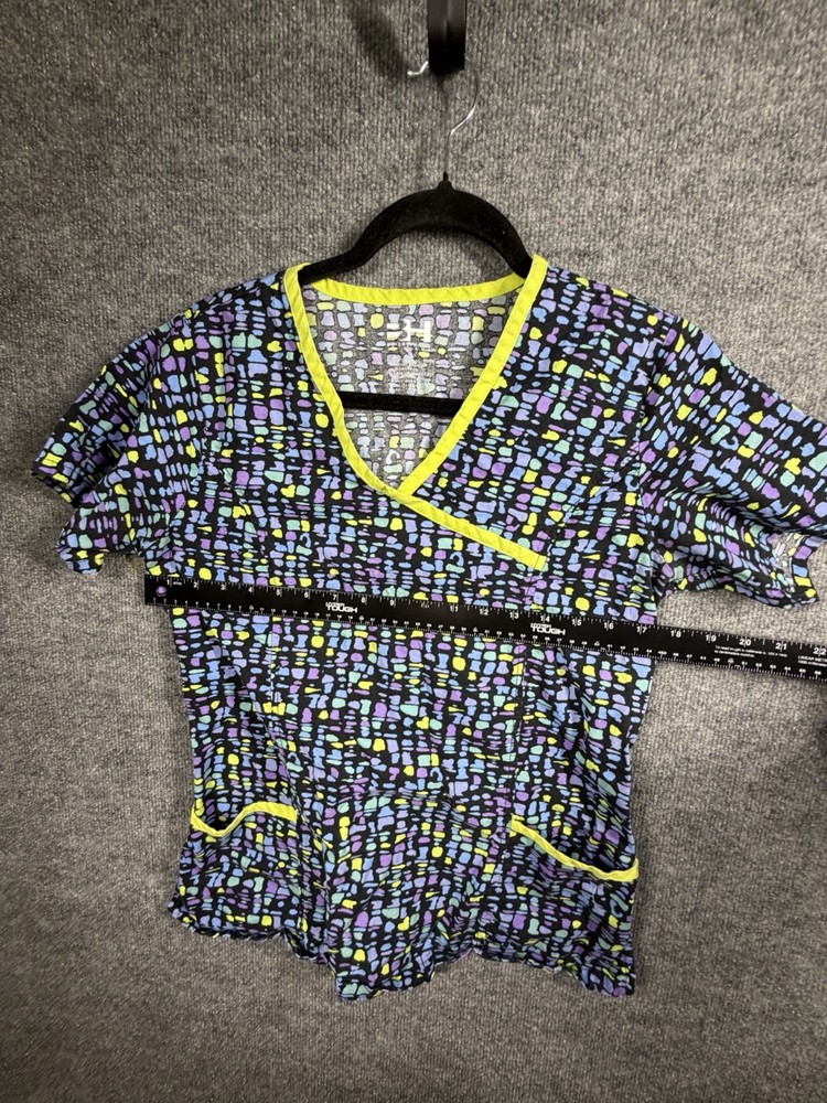 Beverly Hills Uniforms Scrub Top Size Medium Multicolor Print
