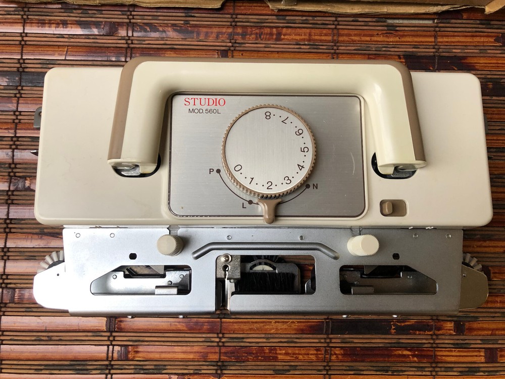 STUDIO MOD 560L KNITTING MACHINE CARIAGE ONLY, NO ATTACHMENTS