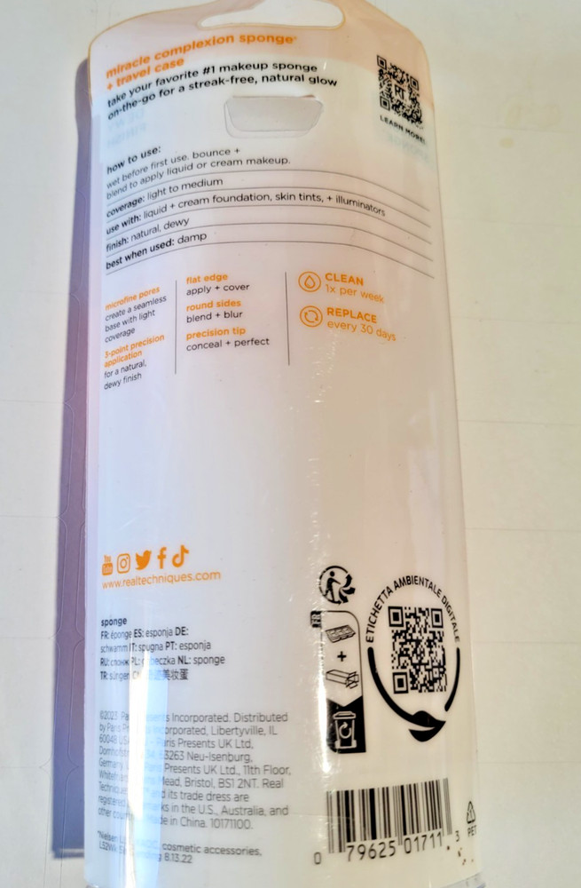 Real Techniques Miracle Complexion Sponge + Travel Case Light-Medium