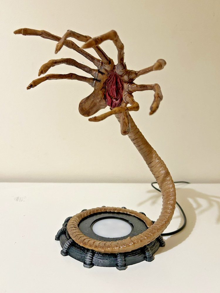 Alien Facehugger Lamp/Nightlight USB LED Remote Control 16 Colour