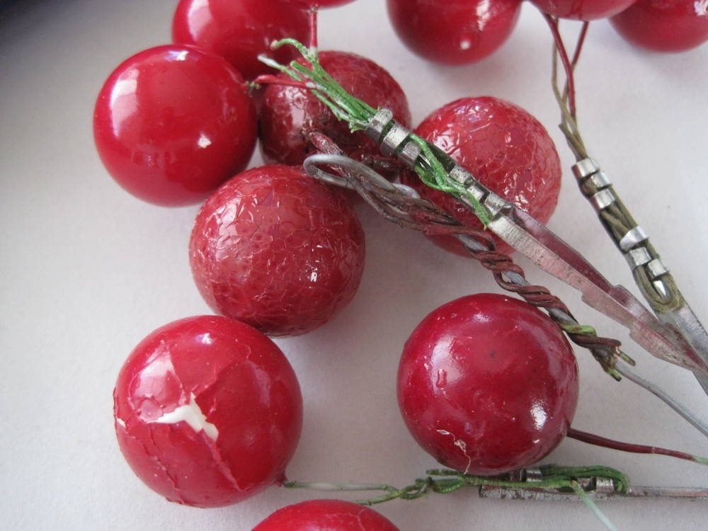 Old Red Berry Christmas Pick 13 Berries