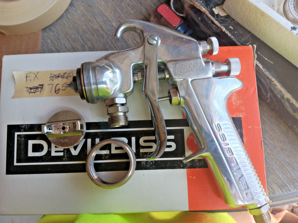DeVilbiss- JGA 502 Pressure Paint spray gun  765