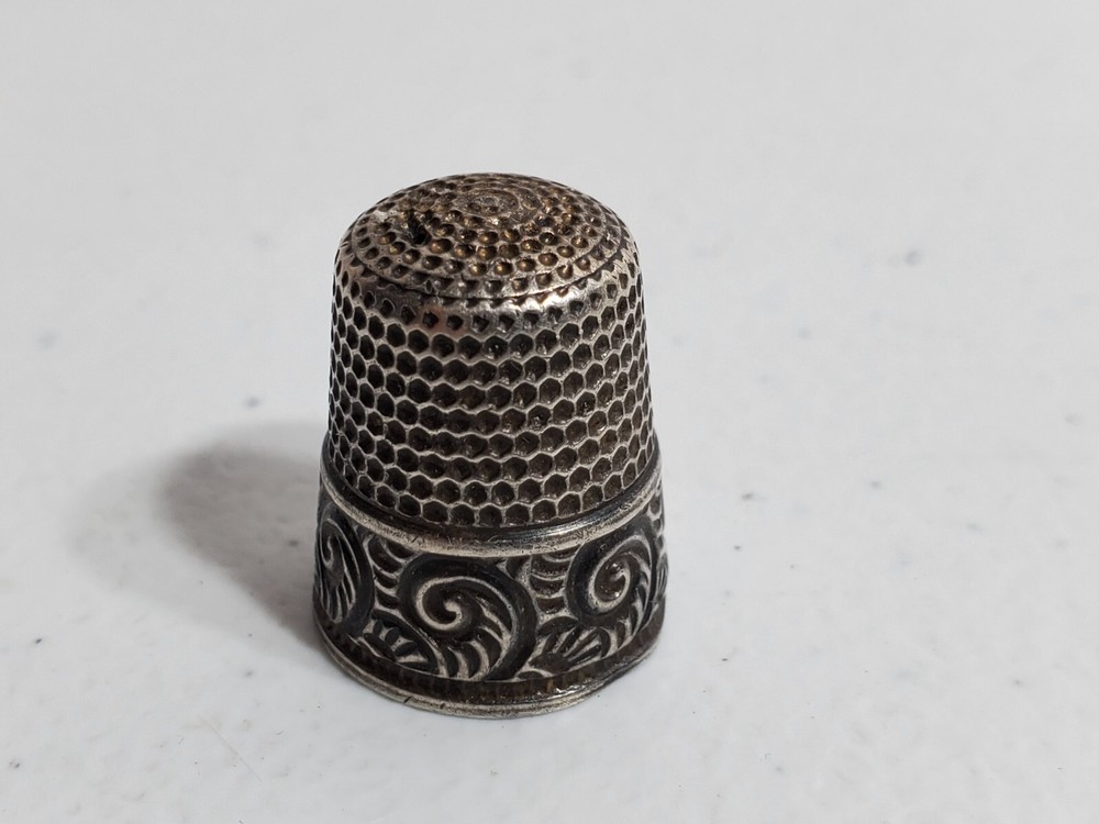 Vintage Beautiful decorative Sterling Size 9 Thimble