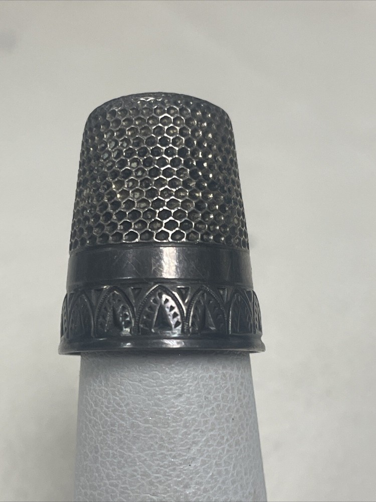 VINTAGE STERLING SILVER THIMBLE with STAR HALLMARK #6