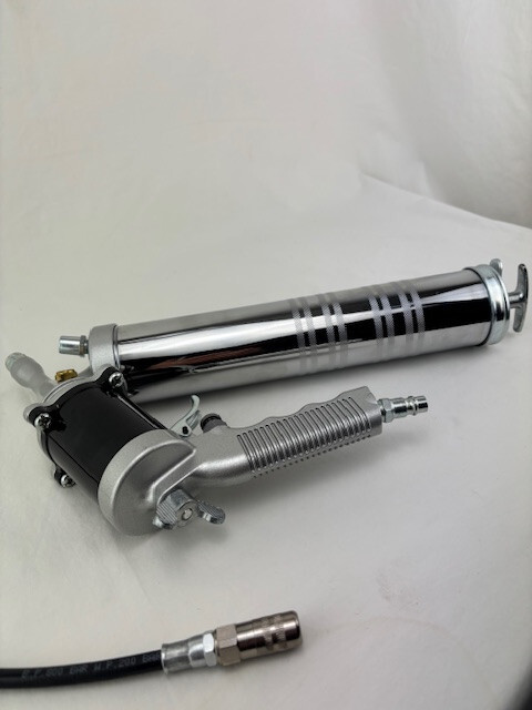 Pneumatic grease gun