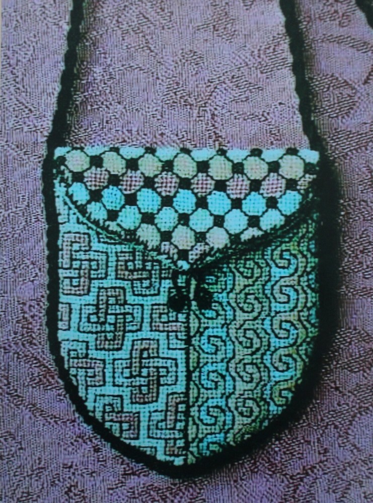 Pendant Purse #1 - by Nostalgic Needle