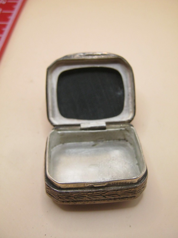Vintage Eastern Solid Silver Box Set With A Faceted Black Onyx Stone