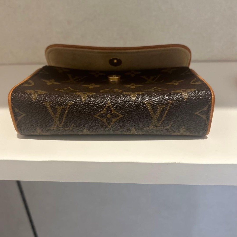 Louis Vuitton Monogram Pouch Adjustable Leather Strap Used