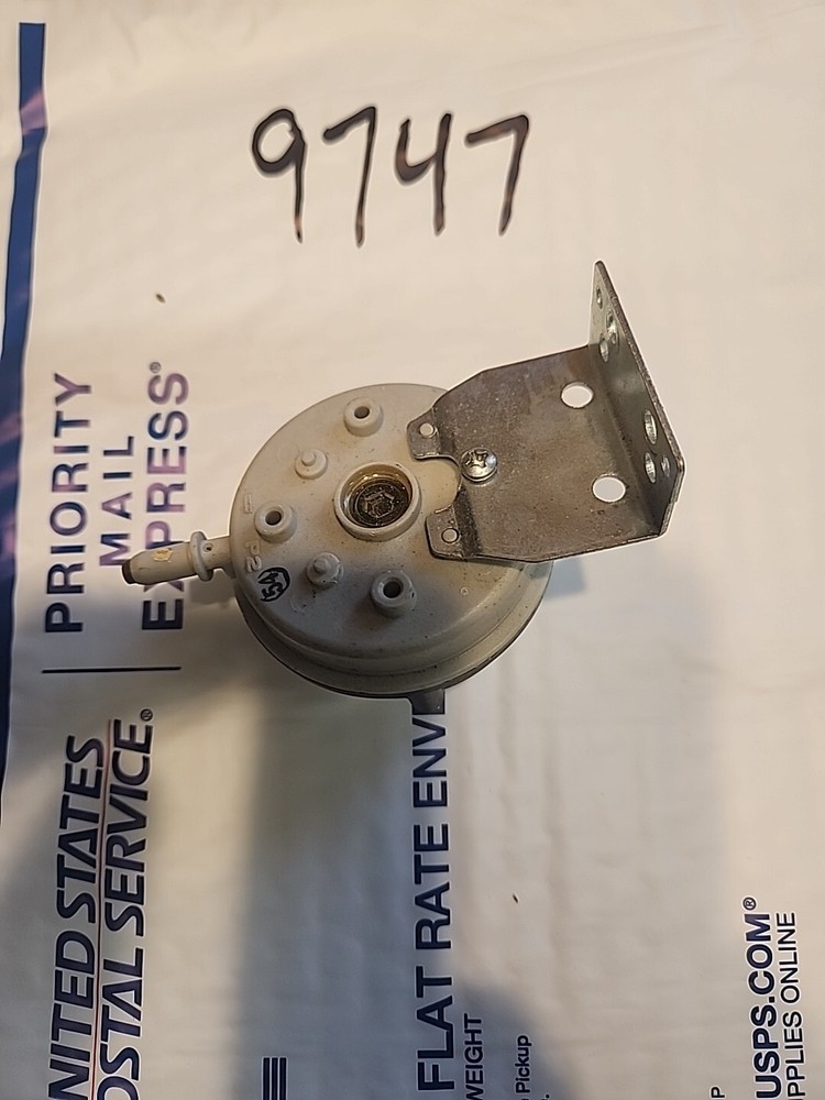 Lennox 38M6401 Pressure Switch IS20195101L5104