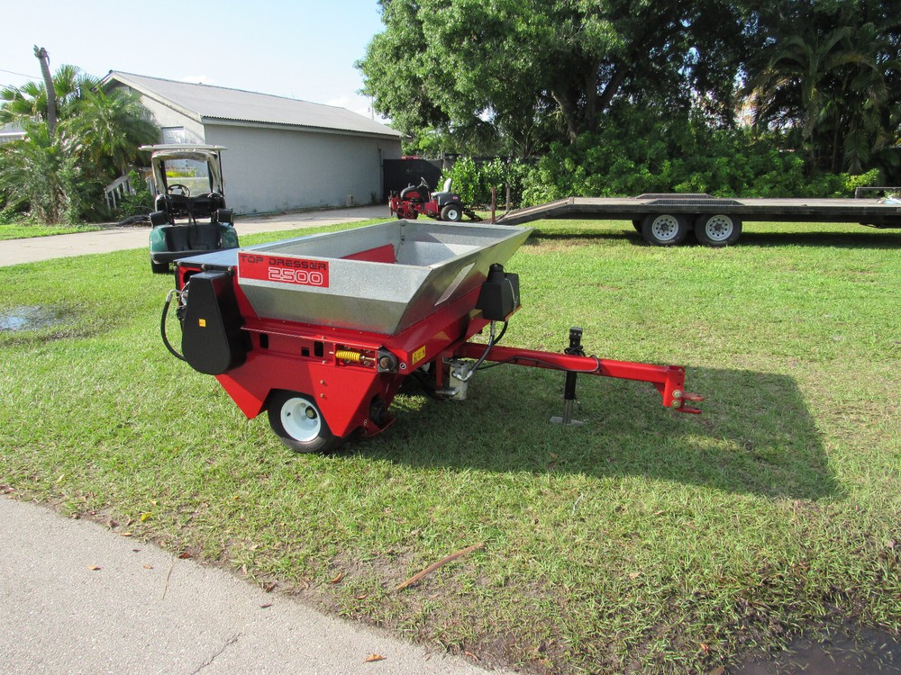 2017 Toro 2500 Top Dresser Self Contained Sand Spreader Pull Type Model #44507