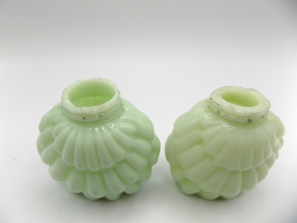 EAPG CONSOLIDATED Green Overlapping SHELL Pattern Salt & Pepper Shakers