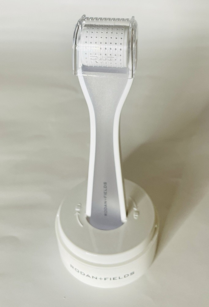 Rodan + Fields Micro-Exfoliating Derma Roller WITH BONUS