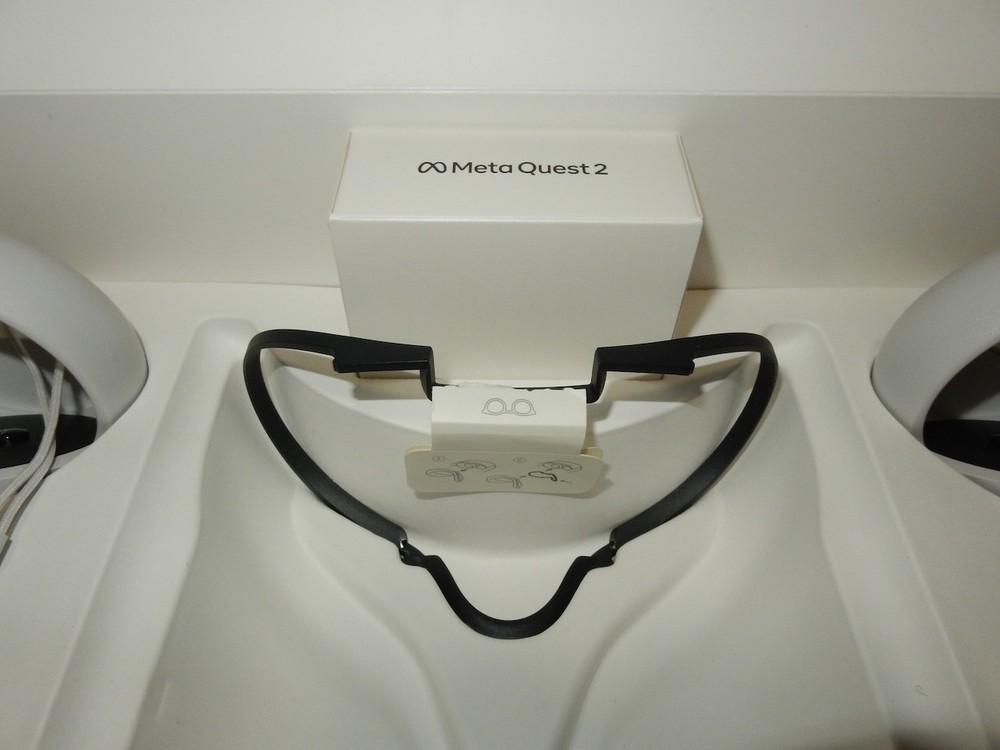 Meta Quest 2 Virtual Reality Headset 128GB Complete in Box w/ Controllers