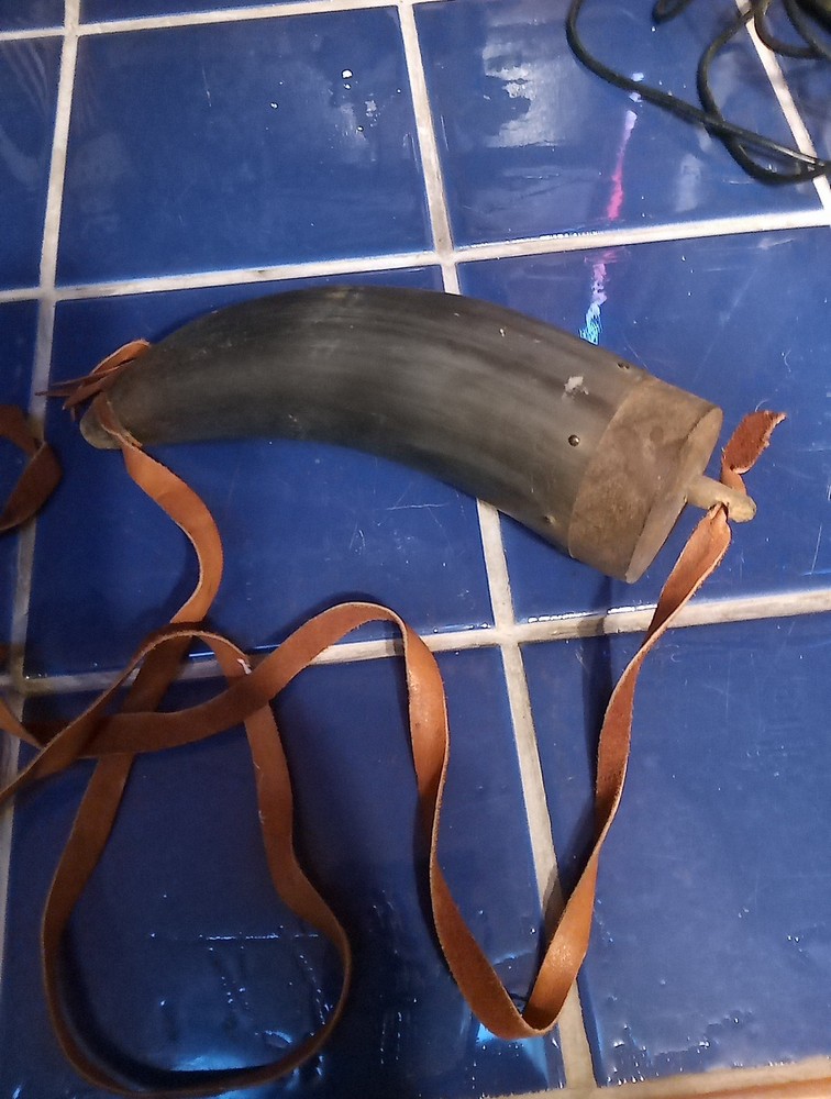 Muzzle-Loaders Authentic Black Powder Horn w/ Leather Strap