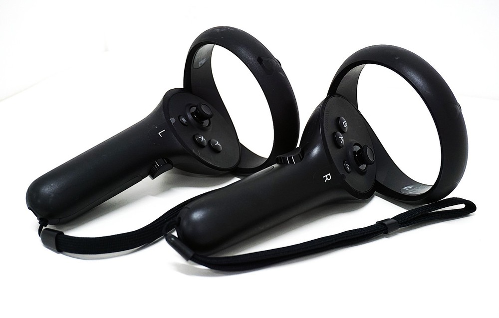 HTC VIVE Bundle: 2 Controllers +Wrist Tracker | Focus 3 & XR Elite/No Power Cord