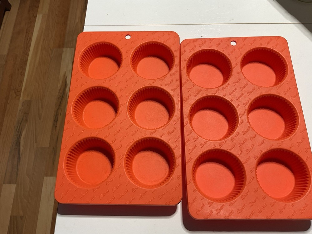 2 Piece Reese’s Silicone Bake Pans