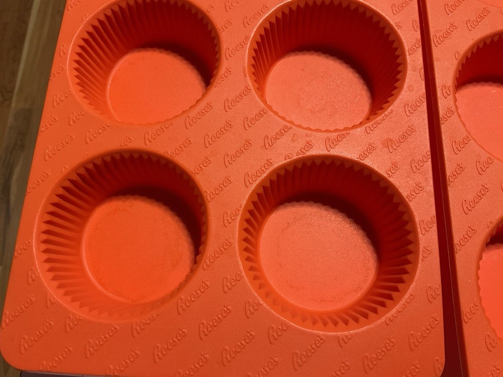 2 Piece Reese’s Silicone Bake Pans