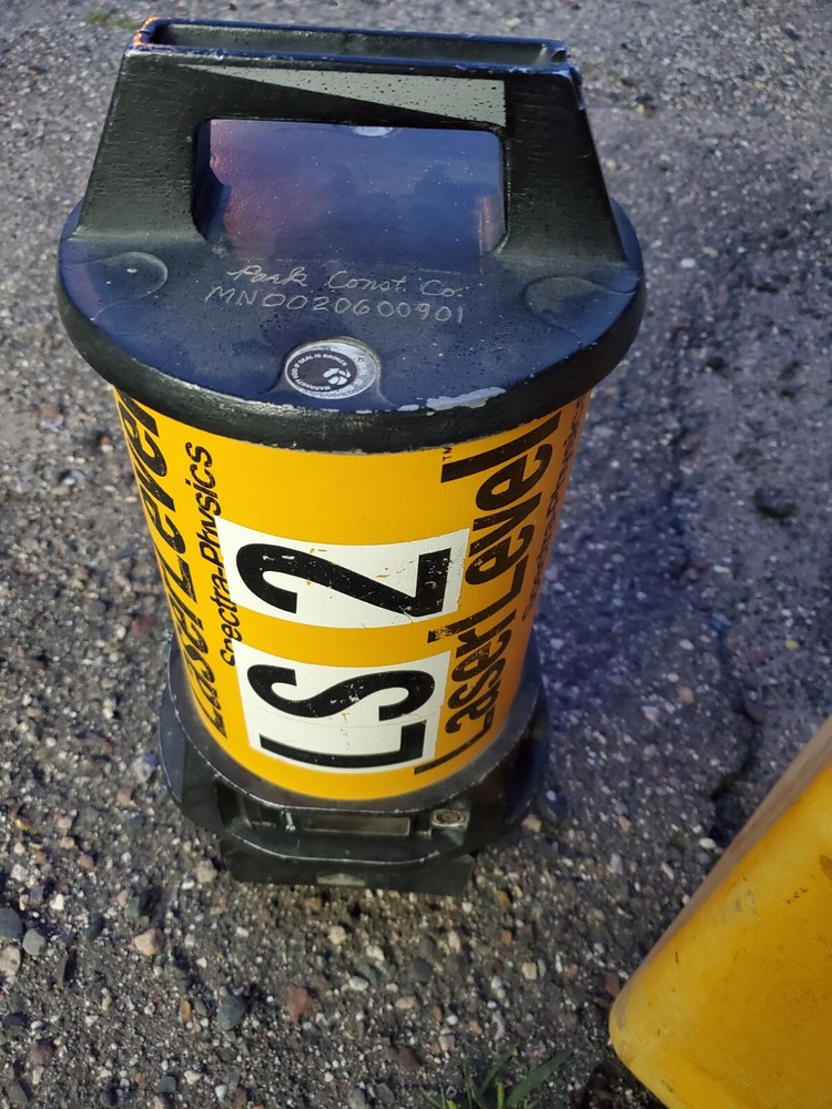 Spectra-Physics 945L Laserplane Transmitter w/ Hard Case Untested As Is