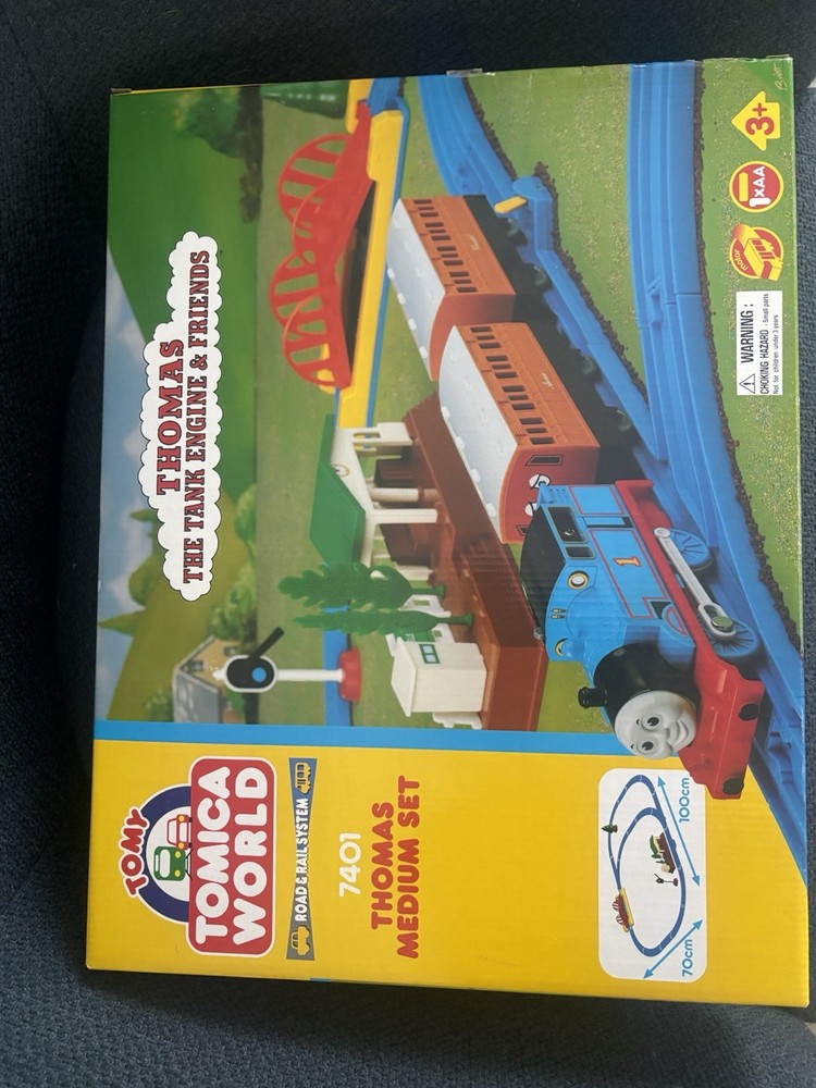 Tomy Thomas Medium Set 7401 In Box Battery Powered Train Set