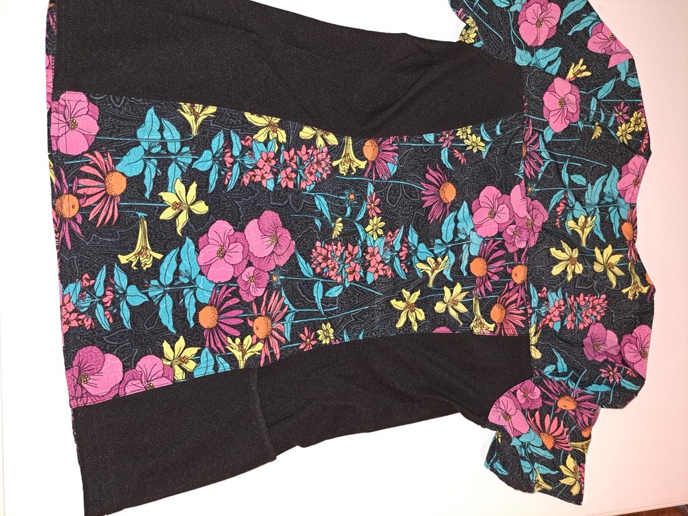 Cherokee scrub tops x 5 size small