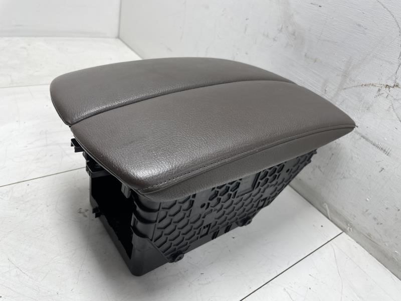 BMW X5 E70/FE43  2008 CENTER CONSOLE STORAGE COMPARTMENT ARM REST PANEL TRIM