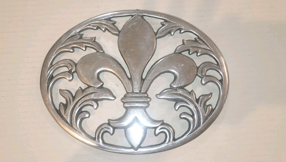 Fluer de lis silver trivet