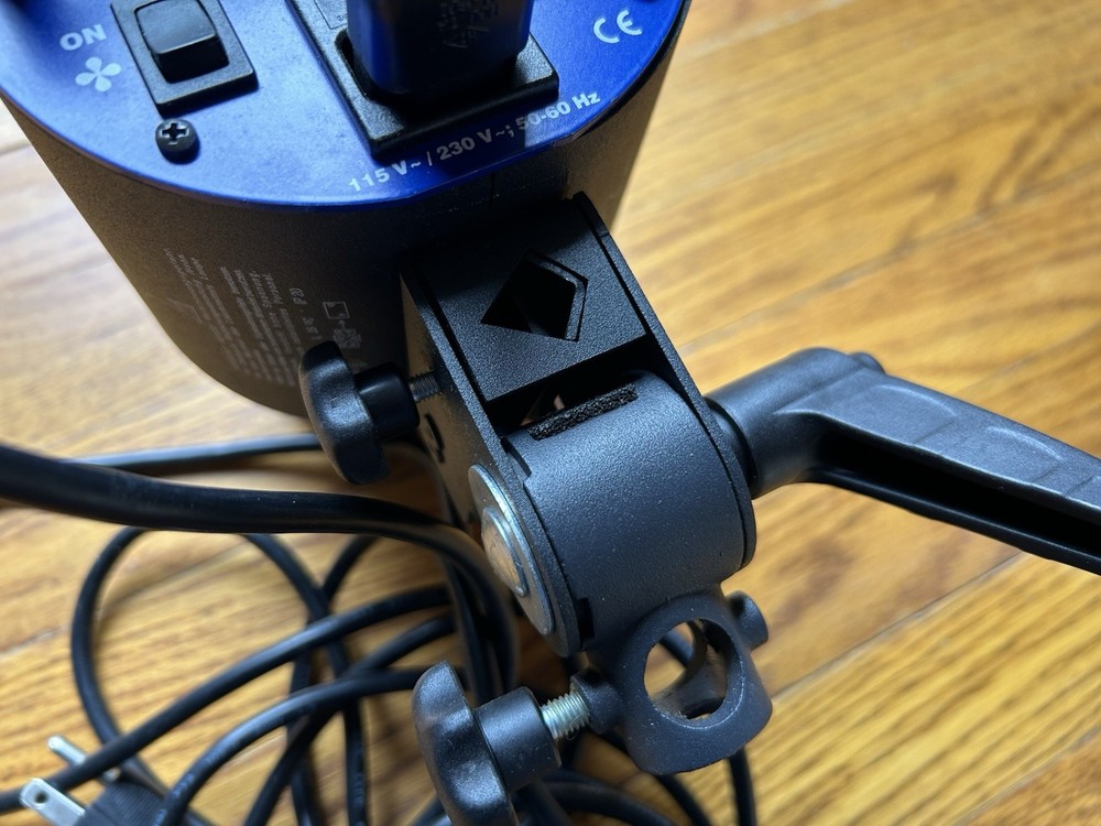 Hensel C-Light 1000 - Continuous Light No Reflector Included.