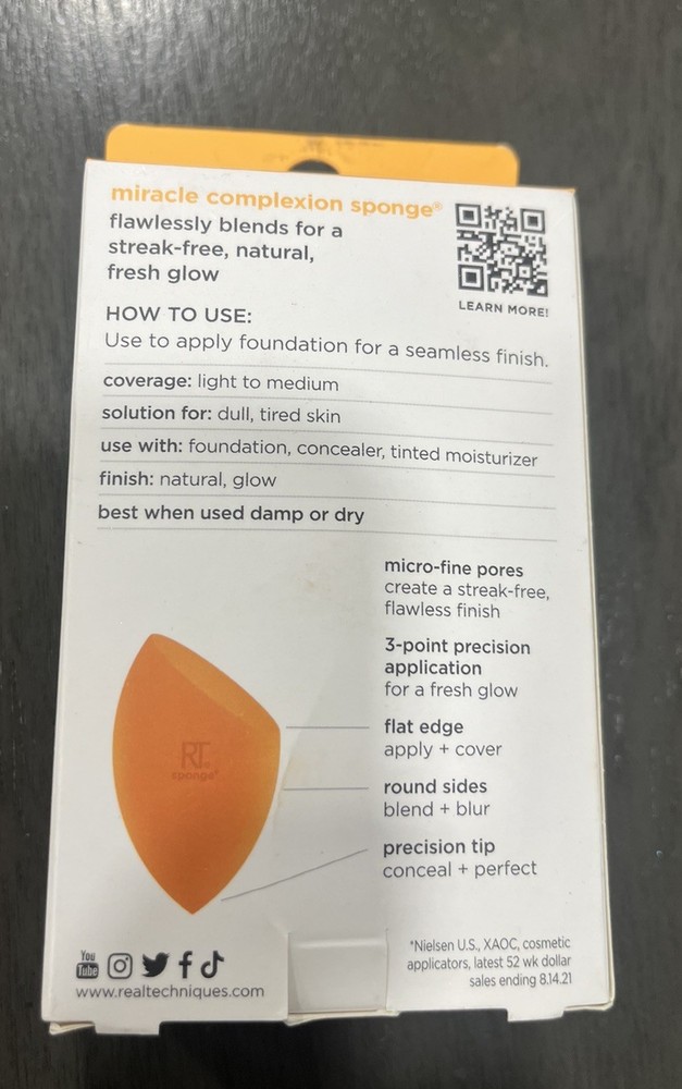 Real Techniques Miracle Complexion Sponge - Natural Glow Finish *NEW*