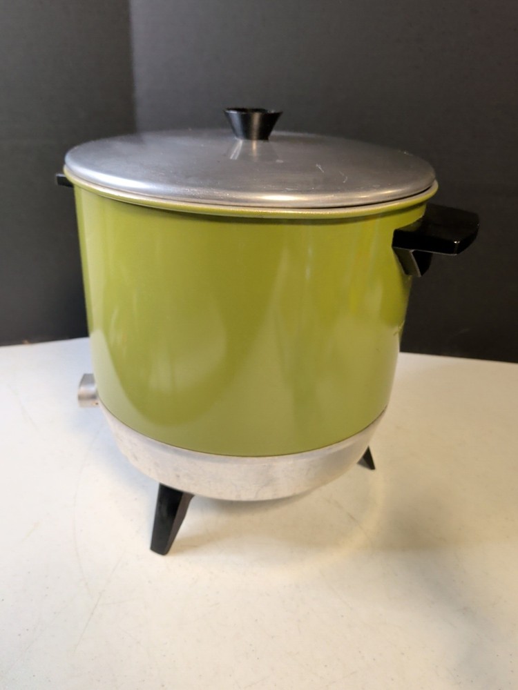 Chilton Buffet 30 Cup Coffee Maker Percolator Avocado Green Retro 1970's