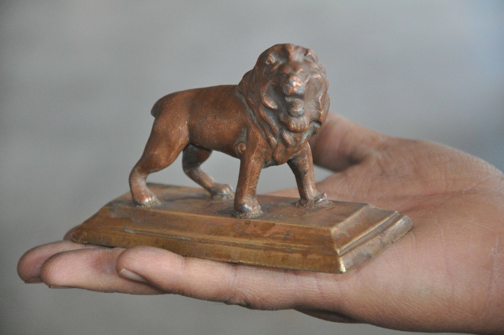 Old Copper & Brass Handcrafted Solid Lion Figurine