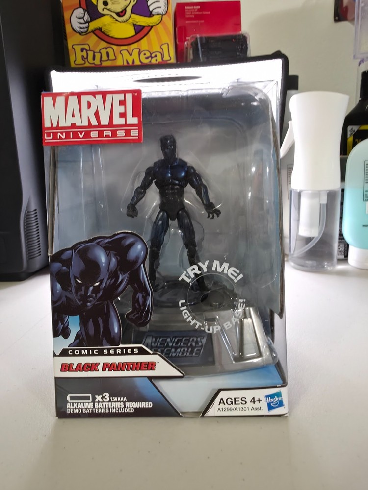 Marvel Universe Comic Series Black Panther Figure With Light Up Base